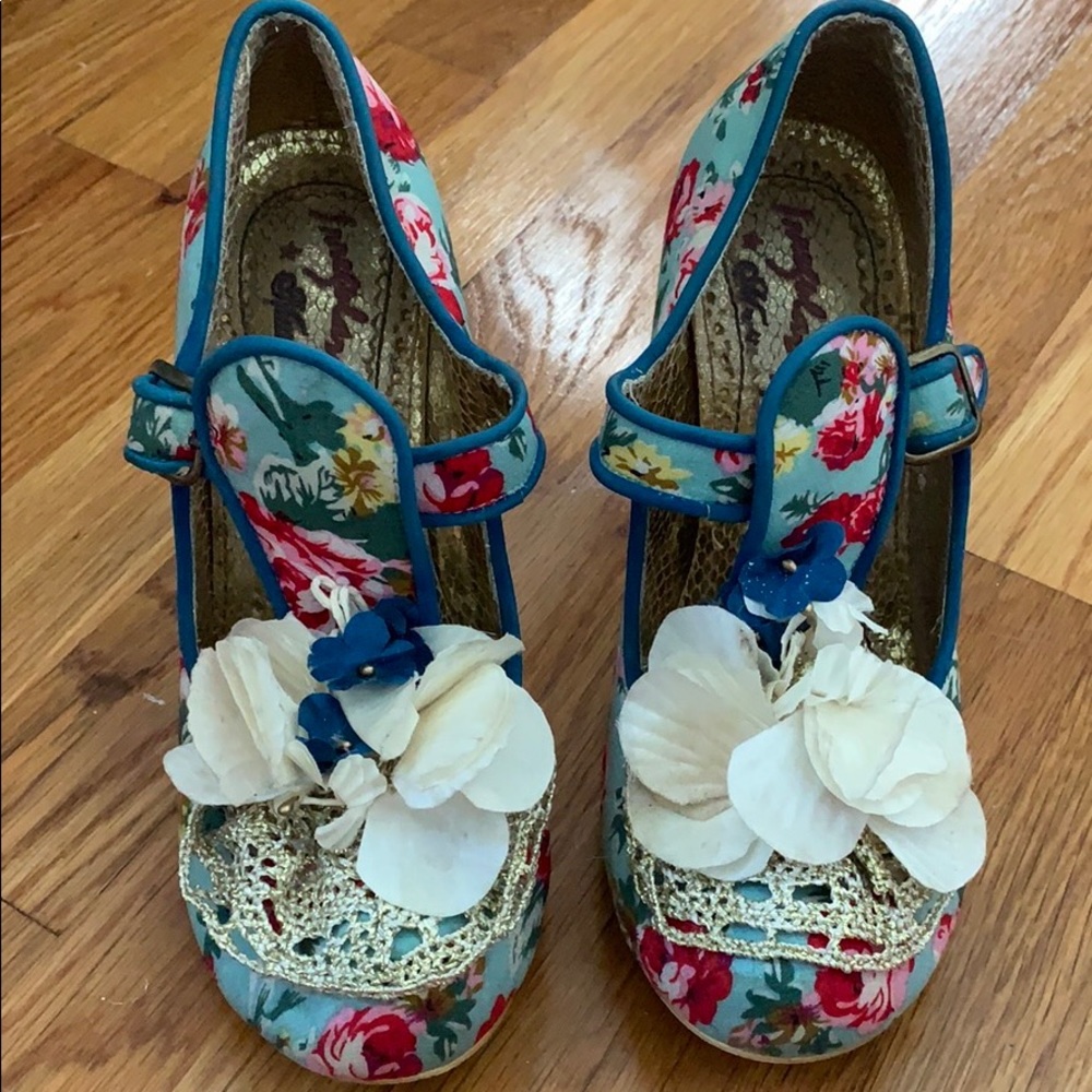 Woman’s size 8 heels